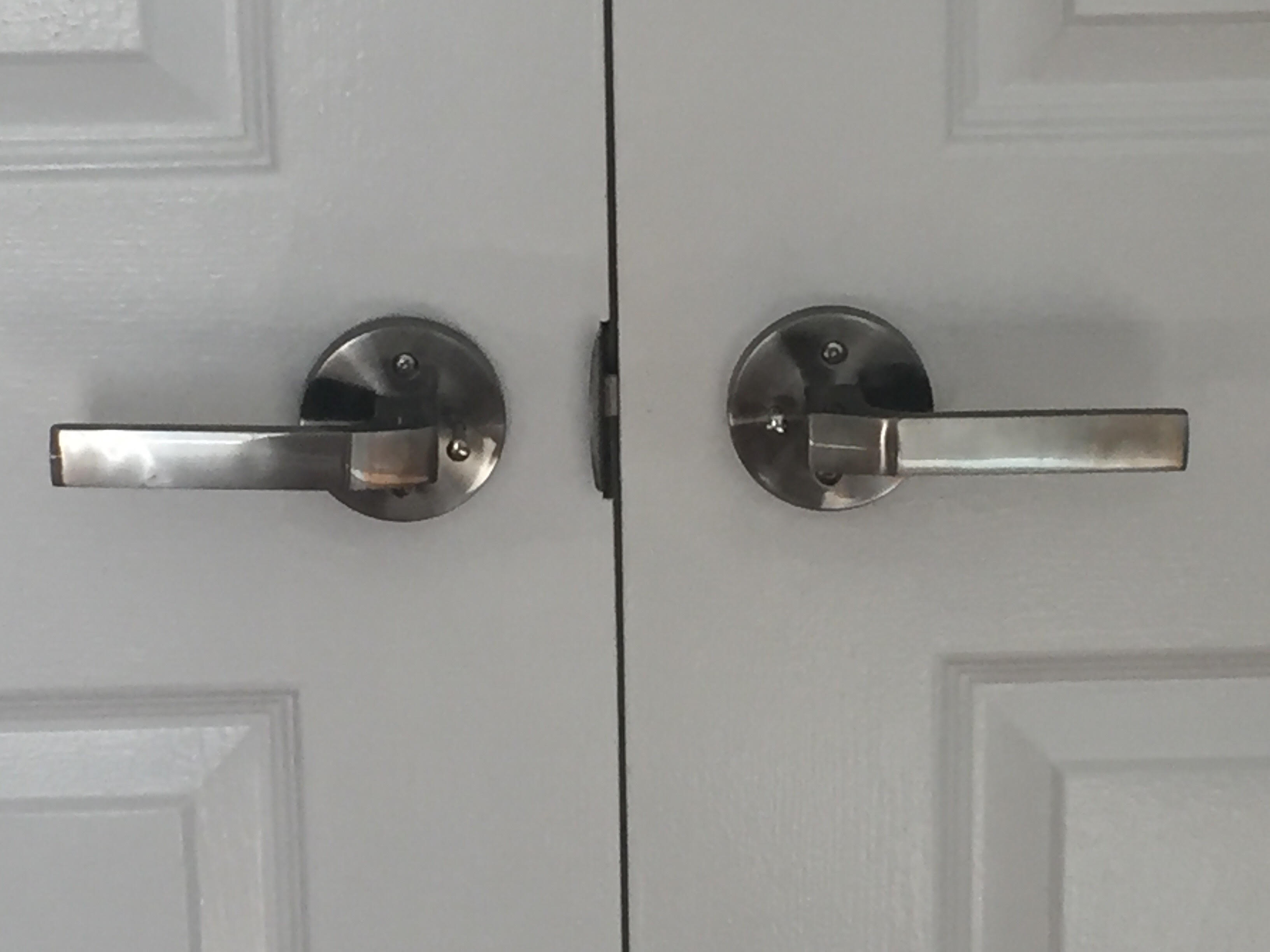 interior doors lever knobs