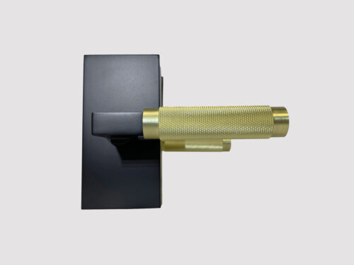Lever sets with medium plate